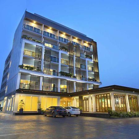 V Hotel Убонратчатхани Экстерьер фото