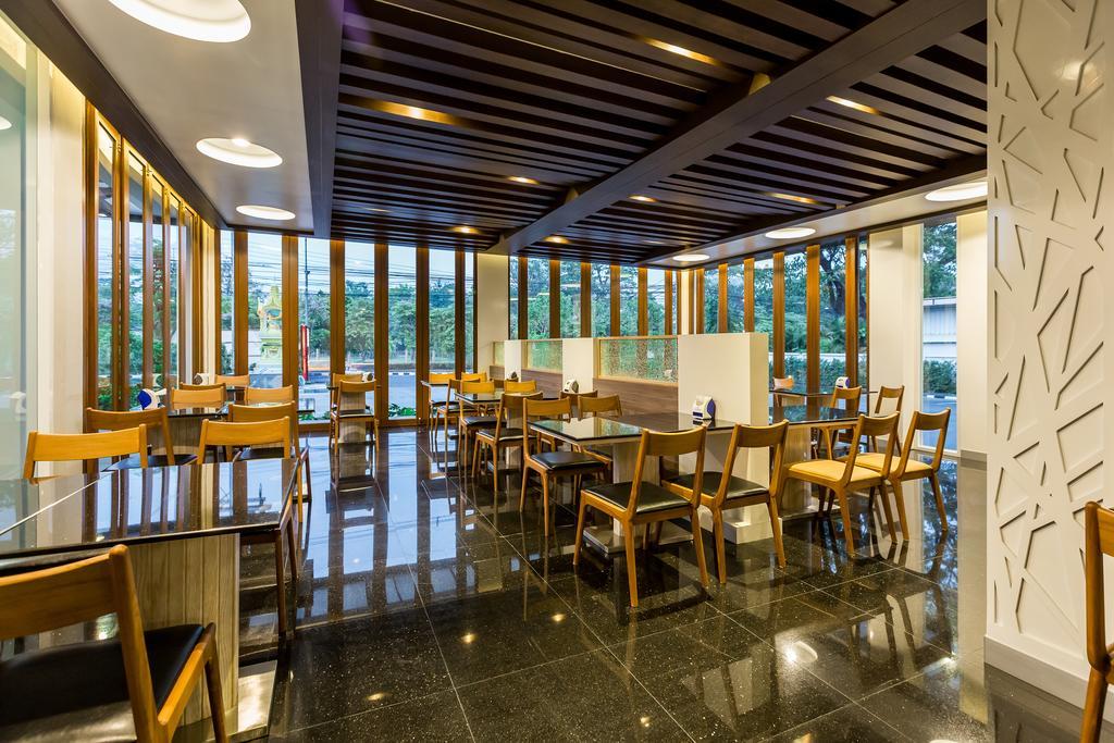 V Hotel Убонратчатхани Экстерьер фото