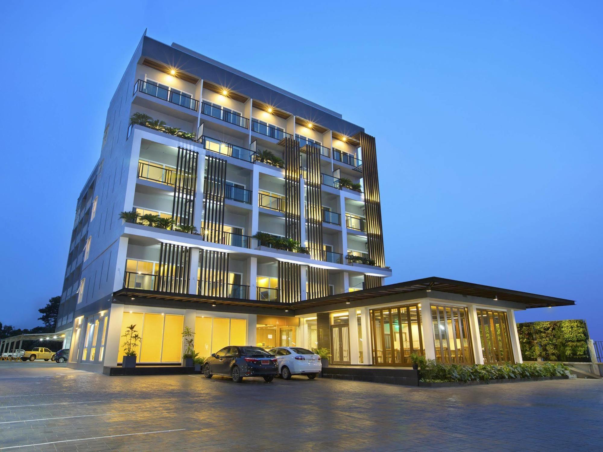 V Hotel Убонратчатхани Экстерьер фото